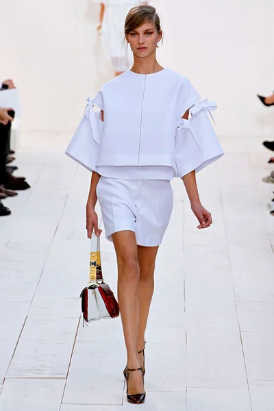 Look 13